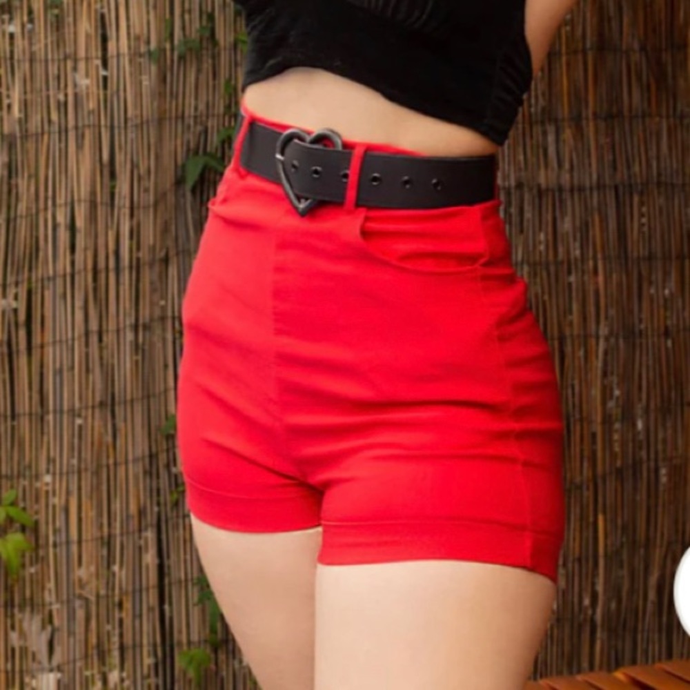 Rockin Bettie love your curves shorts with belt (brand new)